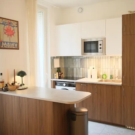 Elegant Two-room With Garden, 10 Min From La Defense Apartment